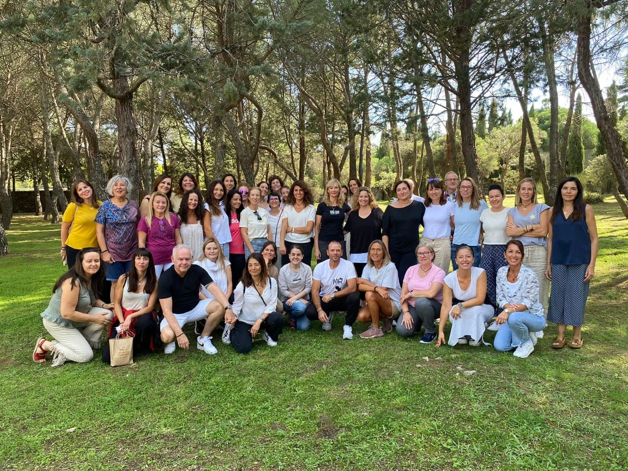 Foto de grupo de los participantes en el pinar
